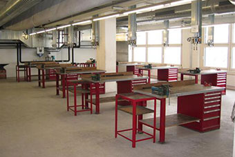 山東發(fā)電設備廠使用浦豐柜業(yè)鉗工工作臺品質升級
